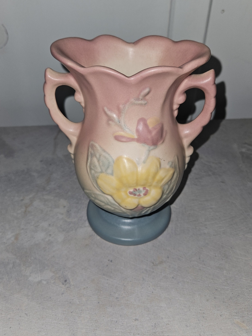 HULL ART POTTERY 6-1/2 " PINK AND BLUE DOUBLE HANDLE MAGNOLIA VASE
